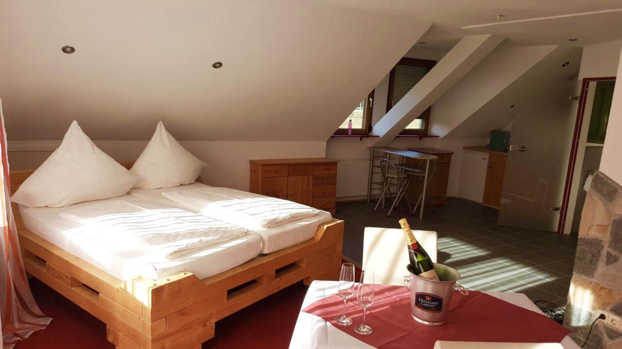 Hotel Gasthof Zum Lowen Wiechs am Randen Exterior photo
