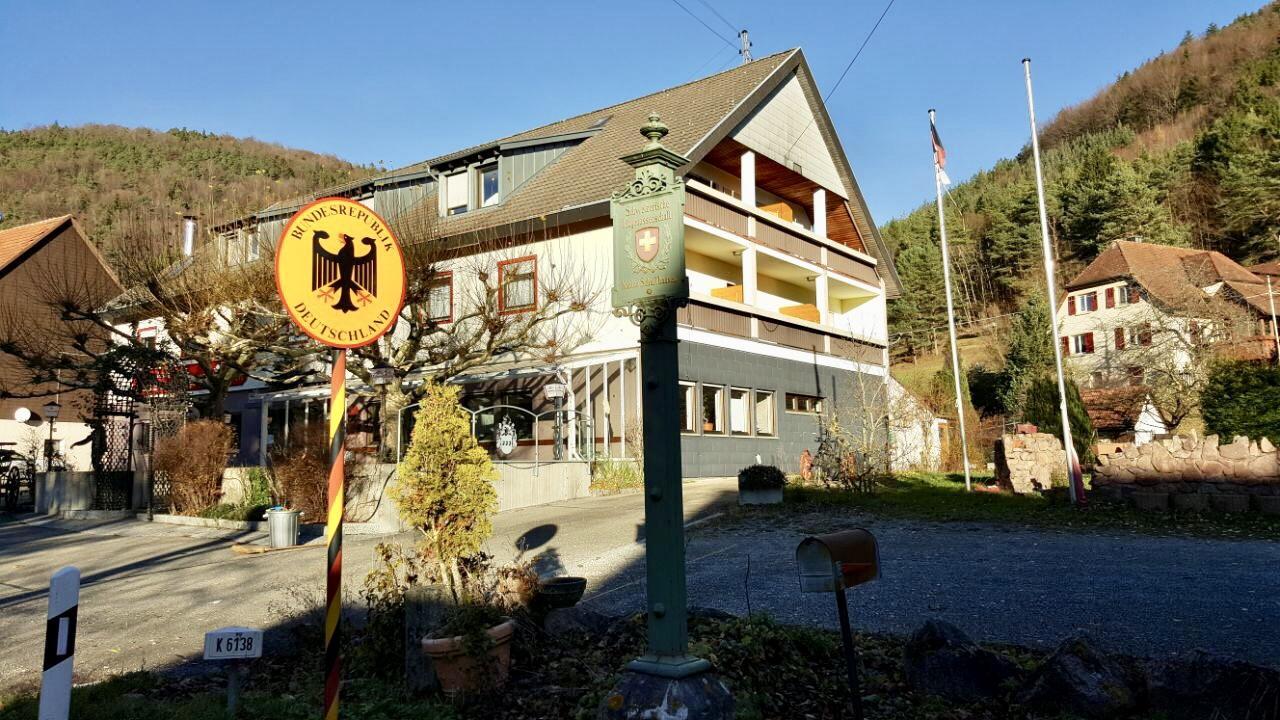 Hotel Gasthof Zum Lowen Wiechs am Randen Exterior photo